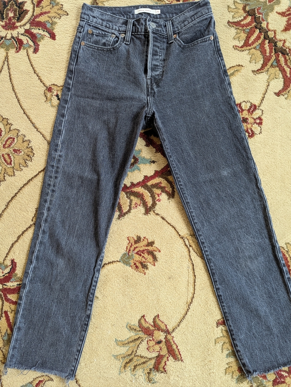 Levi’s Wedgie Straight Black High Rise Jeans Size 25 Excellent Condition